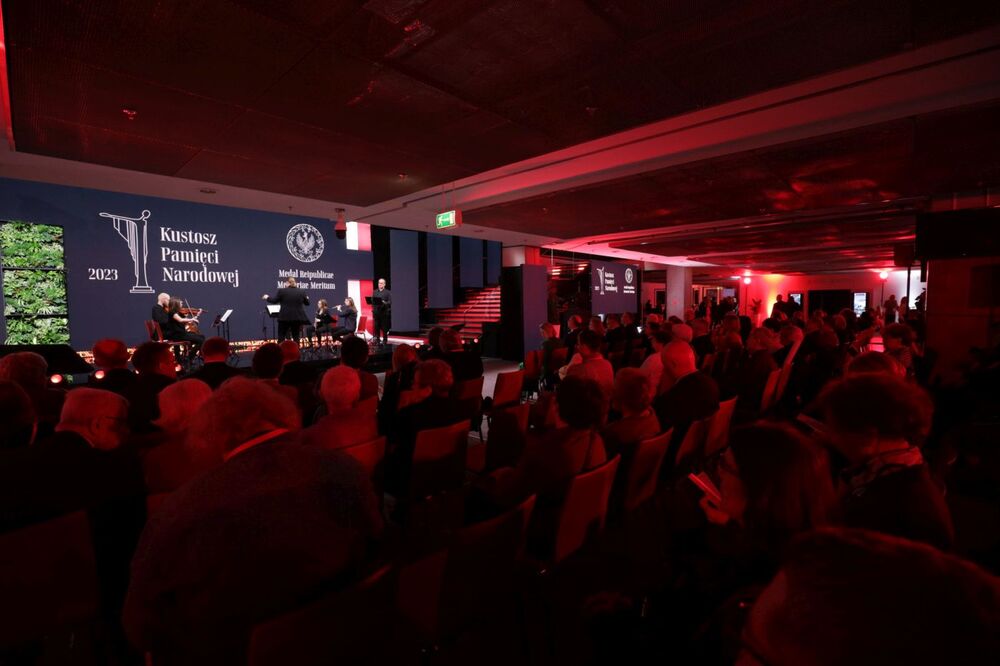 Uroczyste wręczenie nagród „Kustosz Pamięci Narodowej” – Kongres Pamięci Narodowej, PGE Narodowy, 15 kwietnia 2023. Fot. Mikołaj Bujak (IPN)