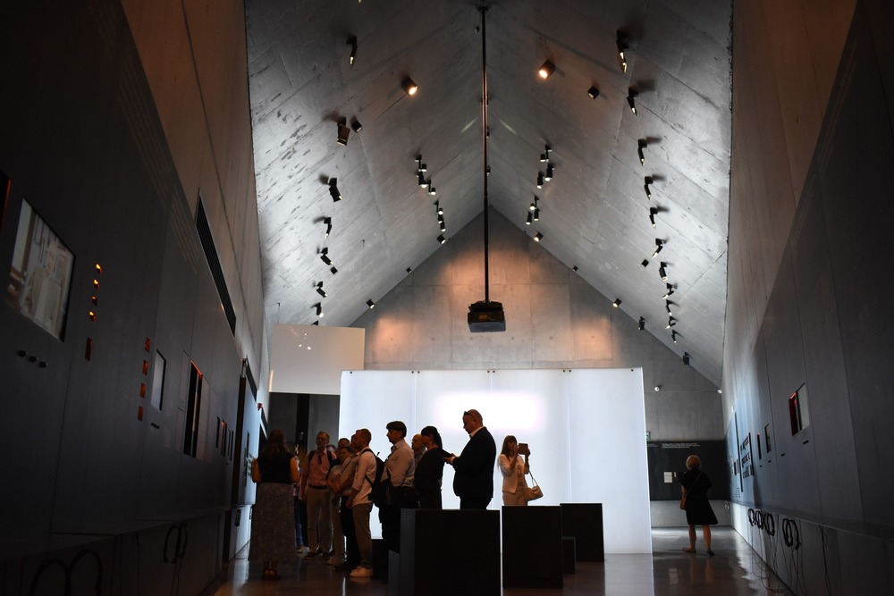 Nauczyciele i pracownicy kieleckiej Delegatury z wizytą w Markowej. Fot. Dariusz Skrzyniarz