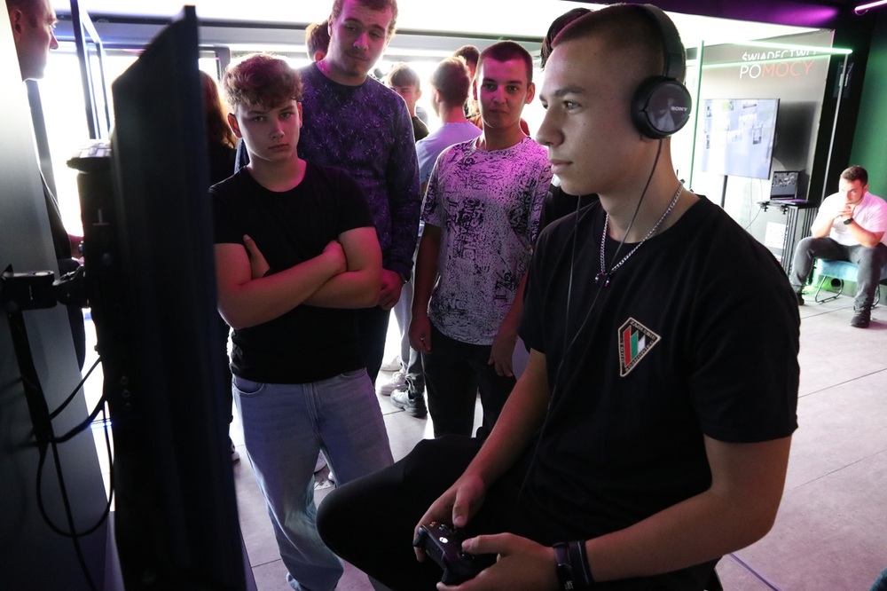 W Pińczowie zaparkował Mobilny Przystanek Historia Przyszłości. Fot. Dariusz Skrzyniarz