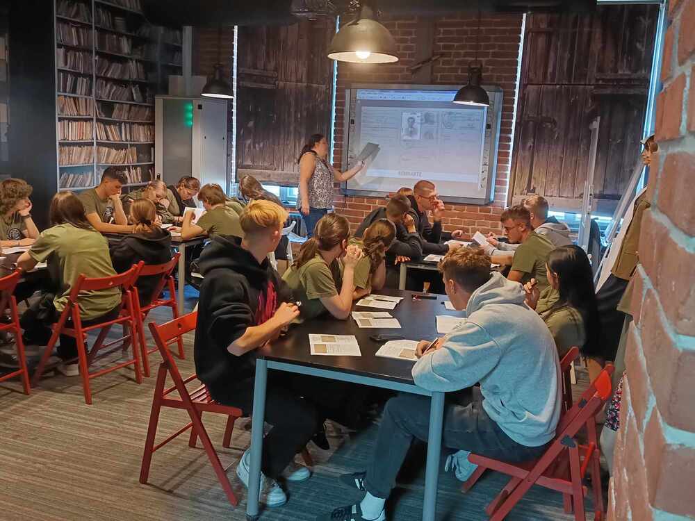 Edukacyjny wyjazd do Muzeum Armii Krajowej w Krakowie dla kieleckiej młodzieży. Fot. dr Izabela Bożyk i Paweł Żołądek (IPN)