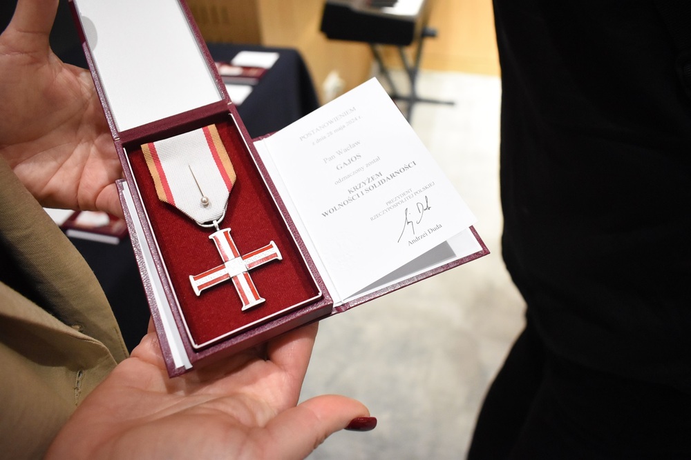 Uroczystość wręczenia Krzyży Wolności i Solidarności – Kielce, 18 października 2024. Fot. Dariusz Skrzyniarz (IPN)