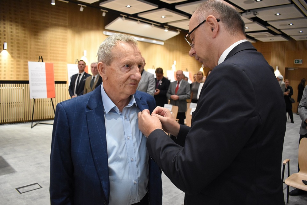 Uroczystość wręczenia Krzyży Wolności i Solidarności – Kielce, 18 października 2024. Fot. Dariusz Skrzyniarz (IPN)