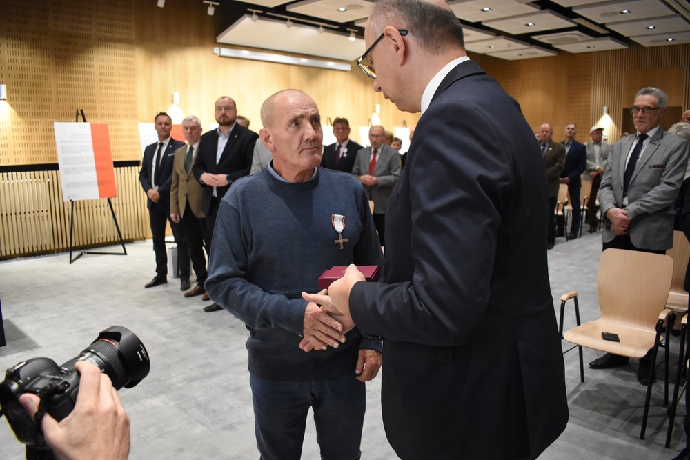 Uroczystość wręczenia Krzyży Wolności i Solidarności – Kielce, 18 października 2024. Fot. Dariusz Skrzyniarz (IPN)