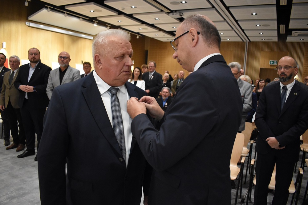 Uroczystość wręczenia Krzyży Wolności i Solidarności – Kielce, 18 października 2024. Fot. Dariusz Skrzyniarz (IPN)