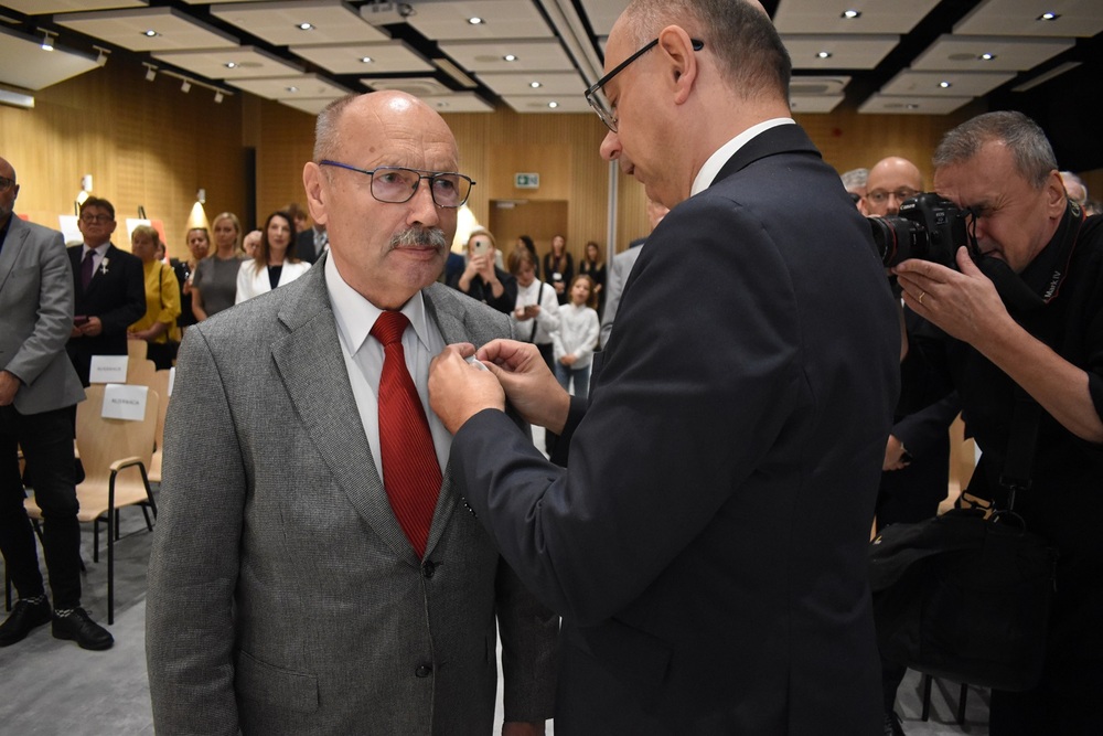 Uroczystość wręczenia Krzyży Wolności i Solidarności – Kielce, 18 października 2024. Fot. Dariusz Skrzyniarz (IPN)