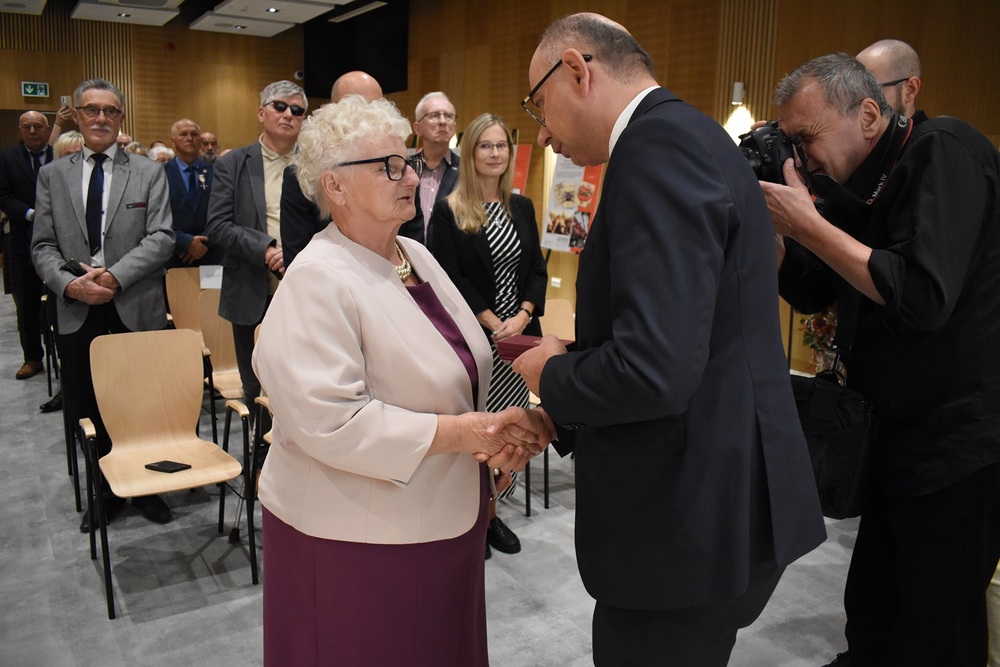 Uroczystość wręczenia Krzyży Wolności i Solidarności – Kielce, 18 października 2024. Fot. Dariusz Skrzyniarz (IPN)