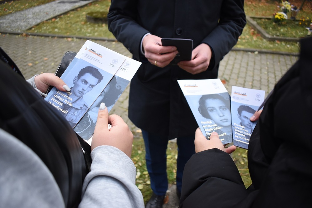 „Pamięć przetrwa dzięki Tobie” – stwórzmy razem cyfrowy pomnik pamięci