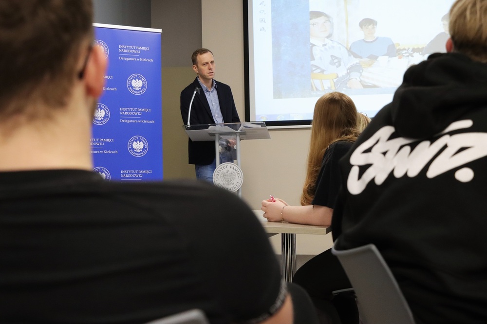 Kolejne zajęcia w projekcie „Silni Polską!”. Fot. Dariusz Skrzyniarz (IPN)