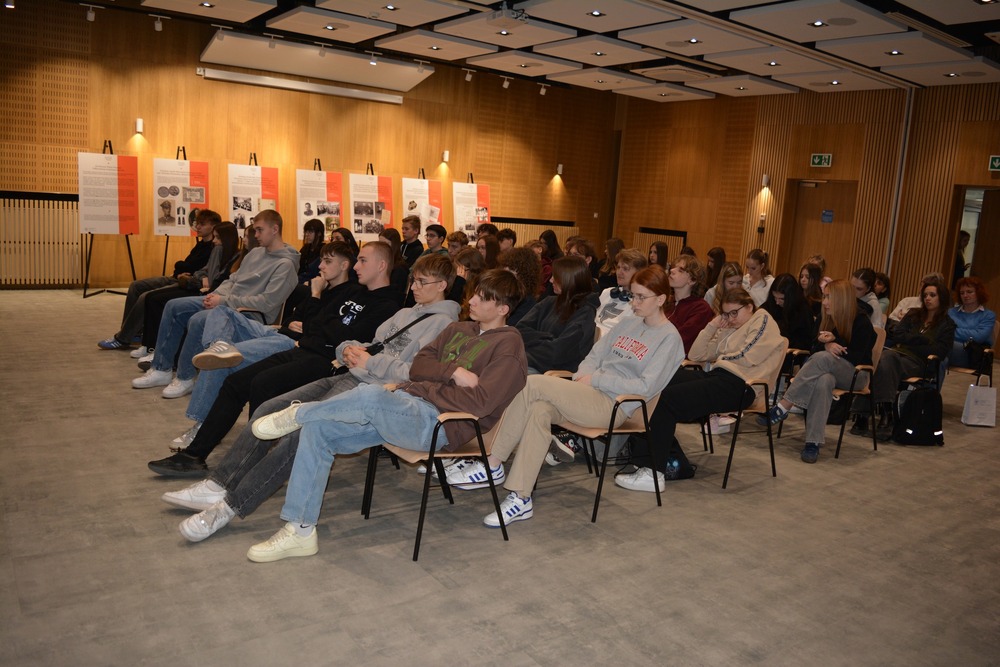 Warsztaty archiwalne z jędrzejowską młodzieżą - Kielce, 19 marca 2025