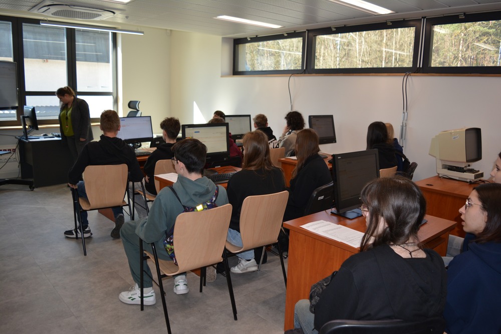 Warsztaty archiwalne z jędrzejowską młodzieżą - Kielce, 19 marca 2025