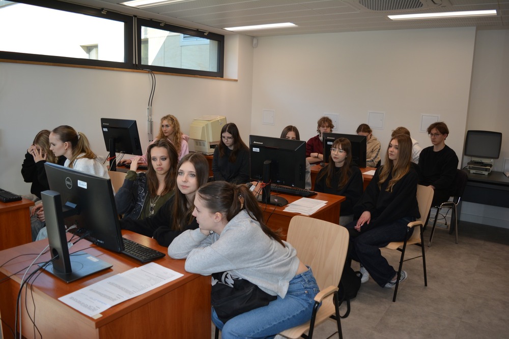 Warsztaty archiwalne z jędrzejowską młodzieżą - Kielce, 19 marca 2025