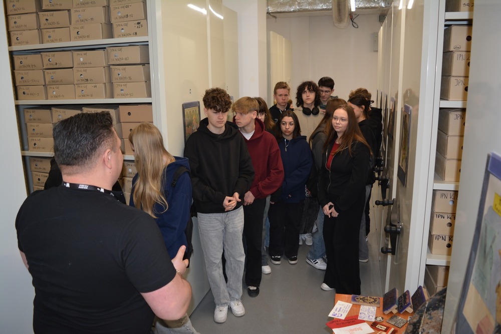 Warsztaty archiwalne z jędrzejowską młodzieżą - Kielce, 19 marca 2025