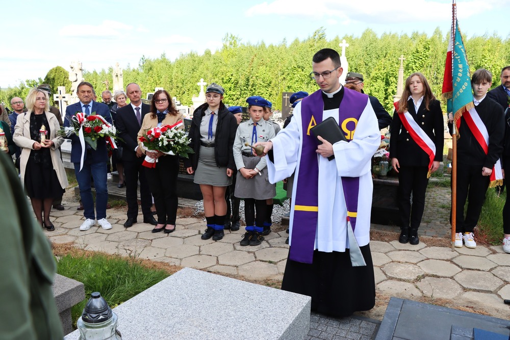 Poświęcenie nowego nagrobka ofiary niemieckiej zbrodni - Bodzentyn, 7 maja 2025. Fot. Dariusz Skrzyniarz (IPN Kielce)