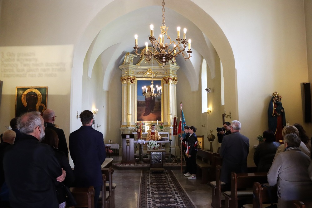 Poświęcenie nowego nagrobka ofiary niemieckiej zbrodni - Bodzentyn, 7 maja 2025. Fot. Dariusz Skrzyniarz (IPN Kielce)