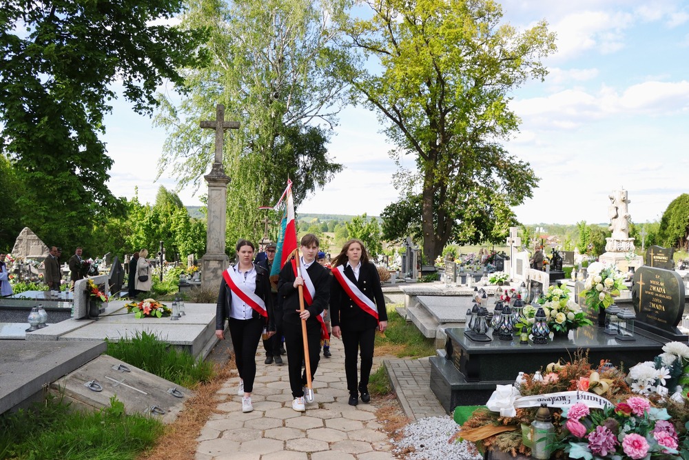 Poświęcenie nowego nagrobka ofiary niemieckiej zbrodni - Bodzentyn, 7 maja 2025. Fot. Dariusz Skrzyniarz (IPN Kielce)