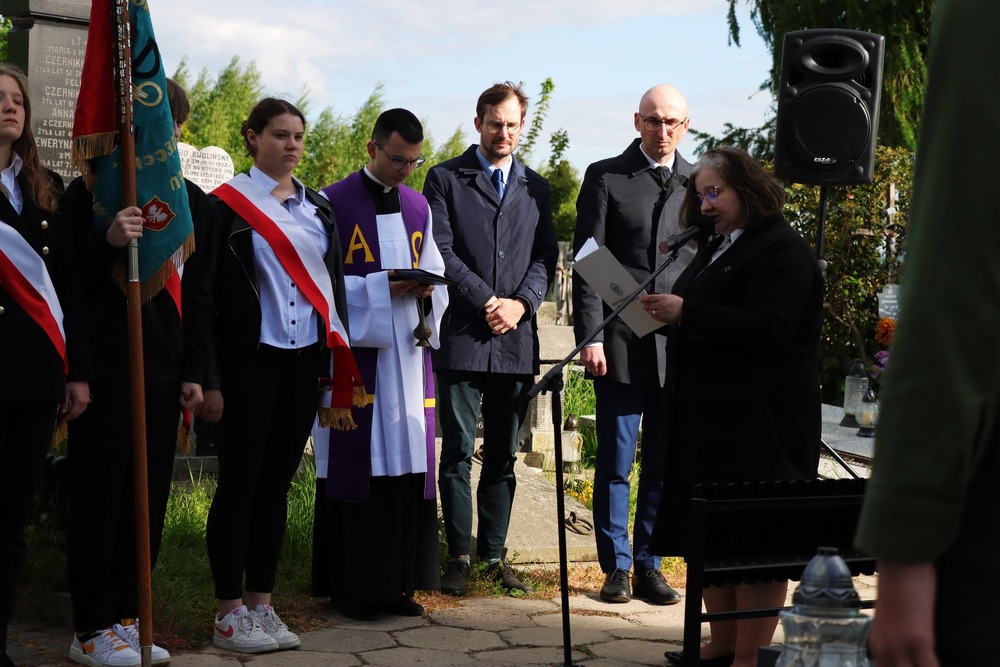 Poświęcenie nowego nagrobka ofiary niemieckiej zbrodni - Bodzentyn, 7 maja 2025. Fot. Dariusz Skrzyniarz (IPN Kielce)