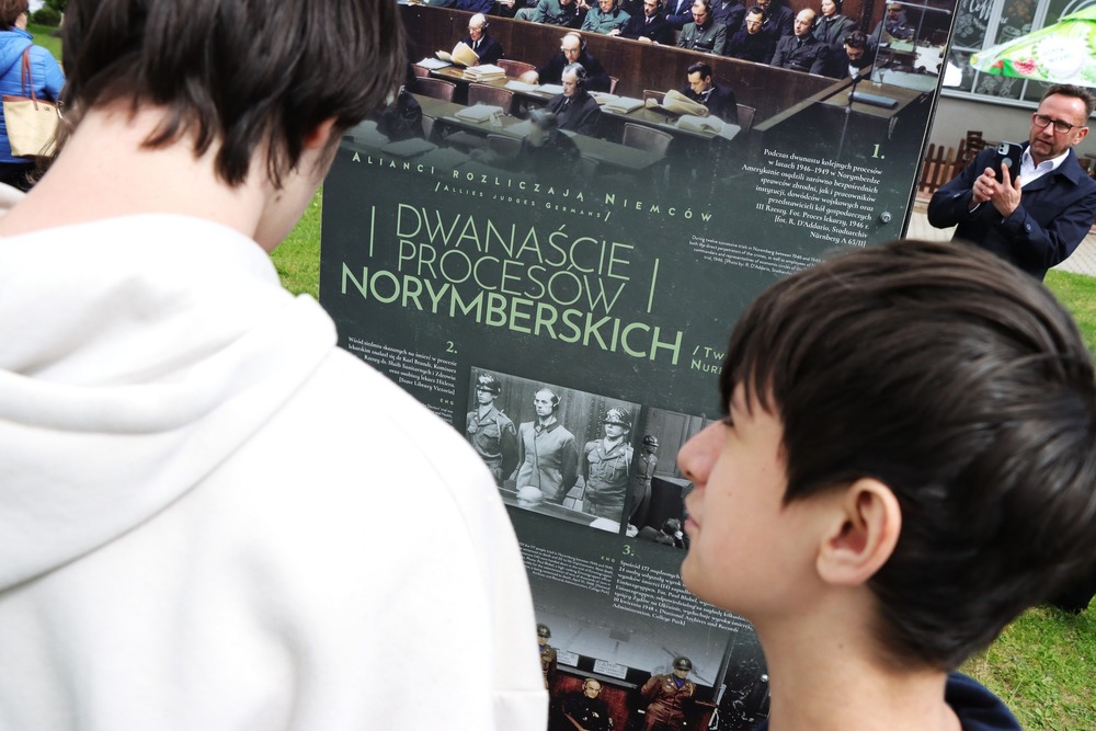 Wystawa „Zbrodnie (nie)osądzone…” – wernisaż w Jędrzejowie. Fot. Dariusz Skrzyniarz (IPN Kielce)