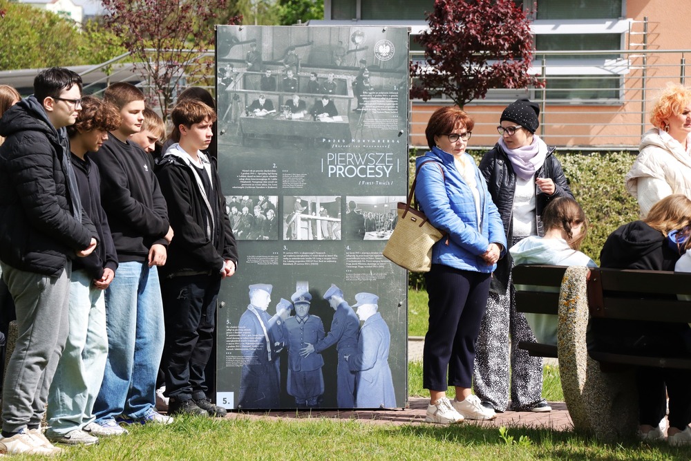 Wystawa „Zbrodnie (nie)osądzone…” – wernisaż w Jędrzejowie. Fot. Dariusz Skrzyniarz (IPN Kielce)