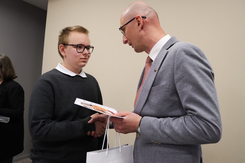 Wręczenie nagród w dwóch konkursach edukacyjnych. Fot. Dariusz Skrzyniarz (IPN Kielce)