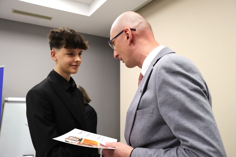 Wręczenie nagród w dwóch konkursach edukacyjnych. Fot. Dariusz Skrzyniarz (IPN Kielce)