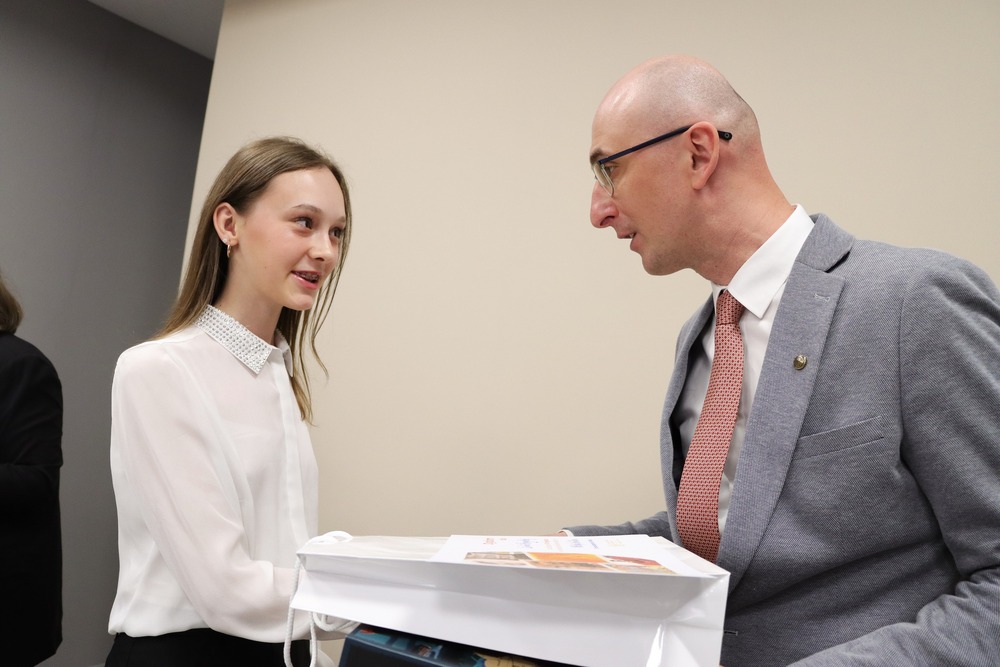 Wręczenie nagród w dwóch konkursach edukacyjnych. Fot. Dariusz Skrzyniarz (IPN Kielce)