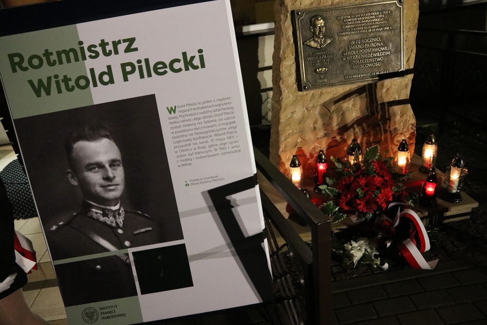 Znicze pamięci w 77. rocznicę śmierci rtm. Witolda Pileckiego – 25 maja 2025. Fot. Dariusz Skrzyniarz (IPN Kielce)
