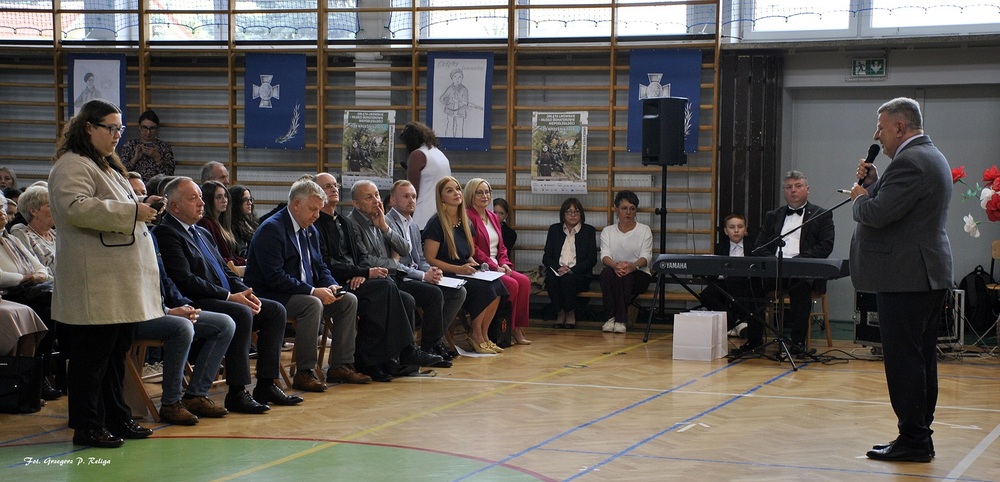 Odsłonięcie muralu Orląt Lwowskich w Ostrowcu Świętokrzyskim. Fot. materiały organizatora