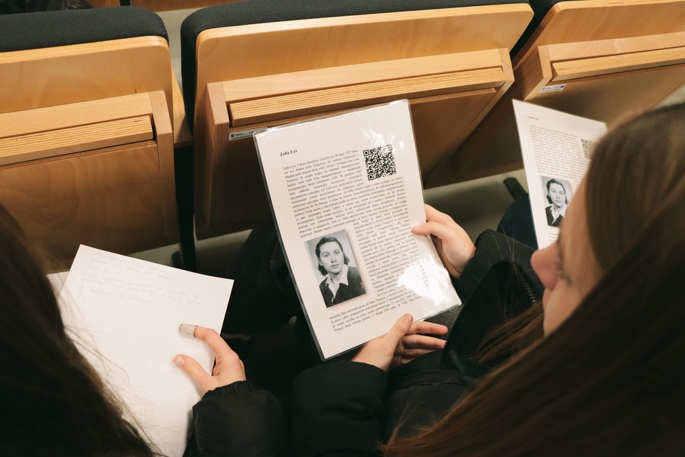 Młodzież z wizytą w Auschwitz-Birkenau. Fot. Dariusz Skrzyniarz (IPN Kielce)