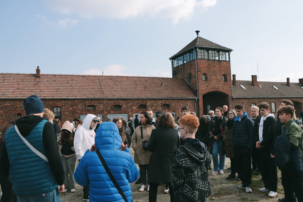 Młodzież z wizytą w Auschwitz-Birkenau. Fot. Dariusz Skrzyniarz (IPN Kielce)