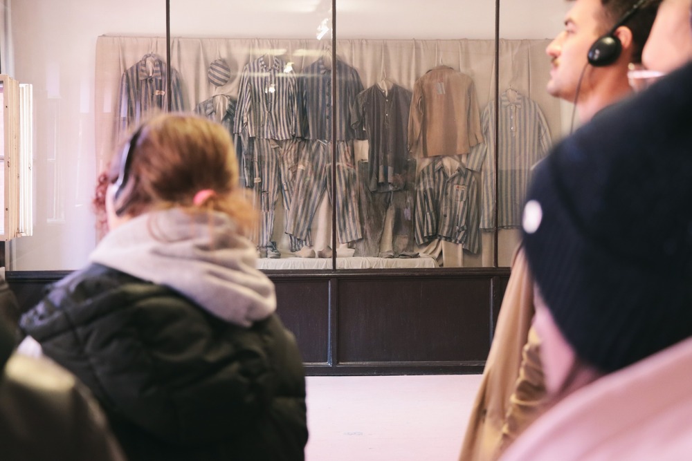 Młodzież z wizytą w Auschwitz-Birkenau. Fot. Dariusz Skrzyniarz (IPN Kielce)