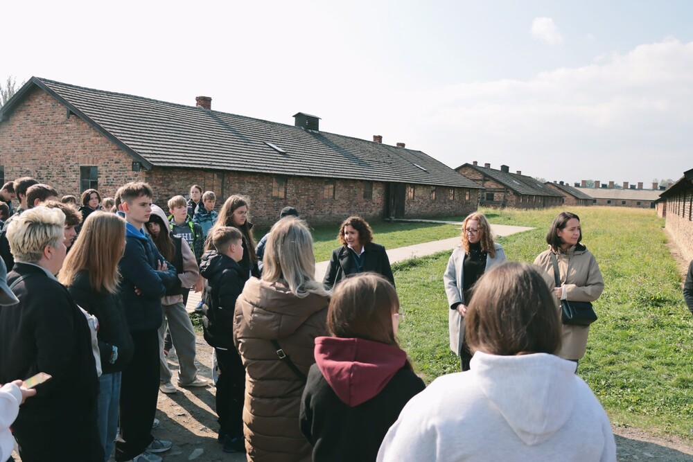 Młodzież z wizytą w Auschwitz-Birkenau. Fot. Dariusz Skrzyniarz (IPN Kielce)