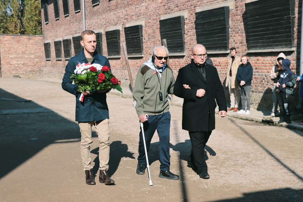 Młodzież z wizytą w Auschwitz-Birkenau. Fot. Dariusz Skrzyniarz (IPN Kielce)