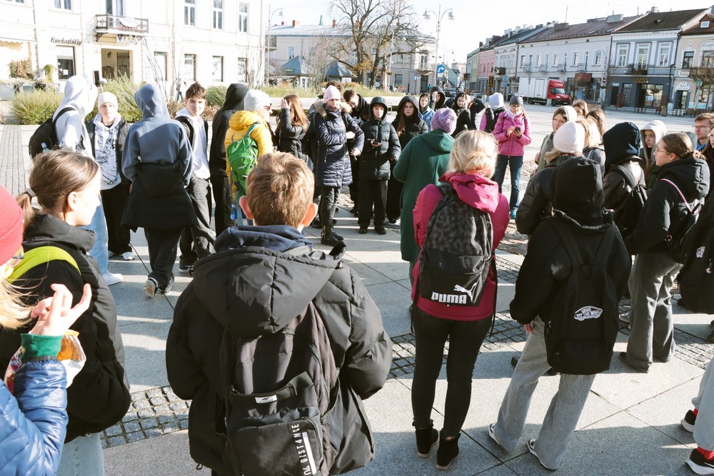 Młodzież poznawała „Miasto Legionów”. Fot. Dariusz Skrzyniarz (IPN Kielce)