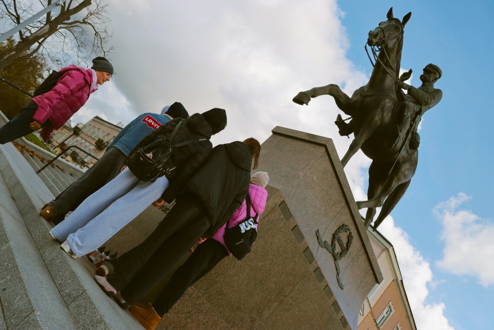 Młodzież poznawała „Miasto Legionów”. Fot. Dariusz Skrzyniarz (IPN Kielce)
