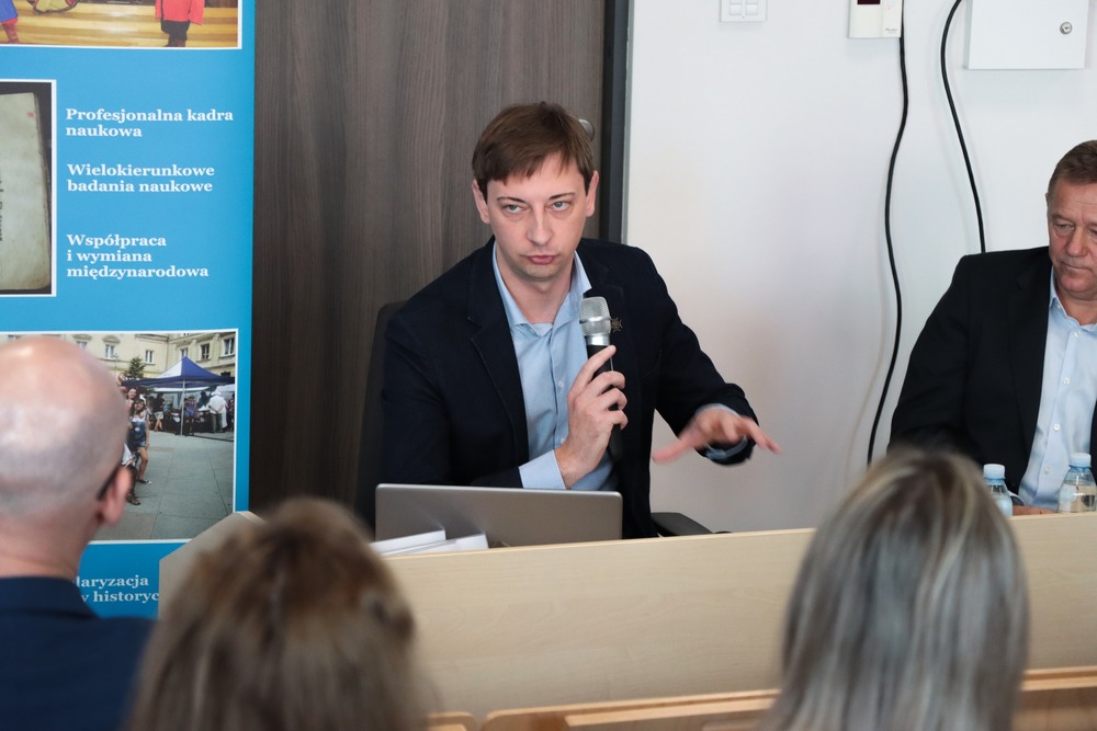 Konferencja naukowa pt. „Wieś polska podczas II wojny światowej – Sprawcy zbrodni na mieszkańcach wsi polskiej 1939–1945”. Fot. Dariusz Skrzyniarz