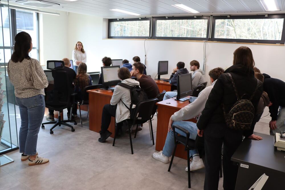 W Delegaturze IPN w Kielcach gościli uczniowie z Zespołu Szkół nr 1 w Jędrzejowie. Fot. Hubert Krężołek