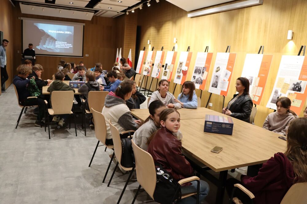 W Delegaturze IPN w Kielcach gościli uczniowie z Zespołu Placówek Oświatowych w Węgleszynie. Fot. Hubert Krężołek