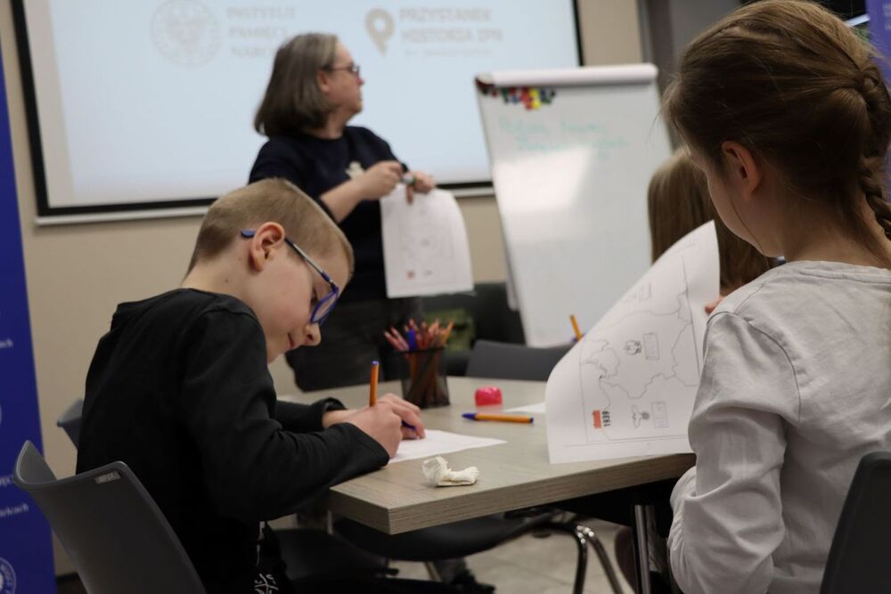 Warsztaty edukacyjne dla dzieci. Fot. Dorota Klusek (IPN)