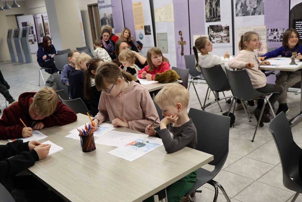 Warsztaty edukacyjne dla dzieci. Fot. Dorota Klusek (IPN)