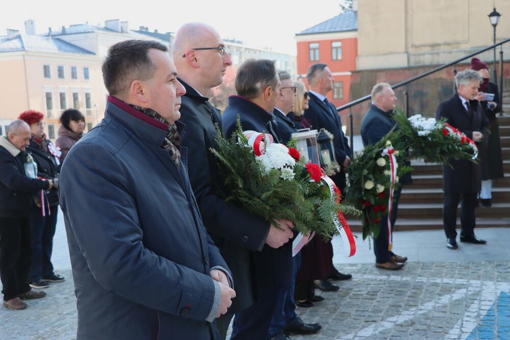 16. rocznica katastrofy smoleńskiej. W Kielcach upamiętniono ofiary. Fot. Dorota Klusek (IPN)