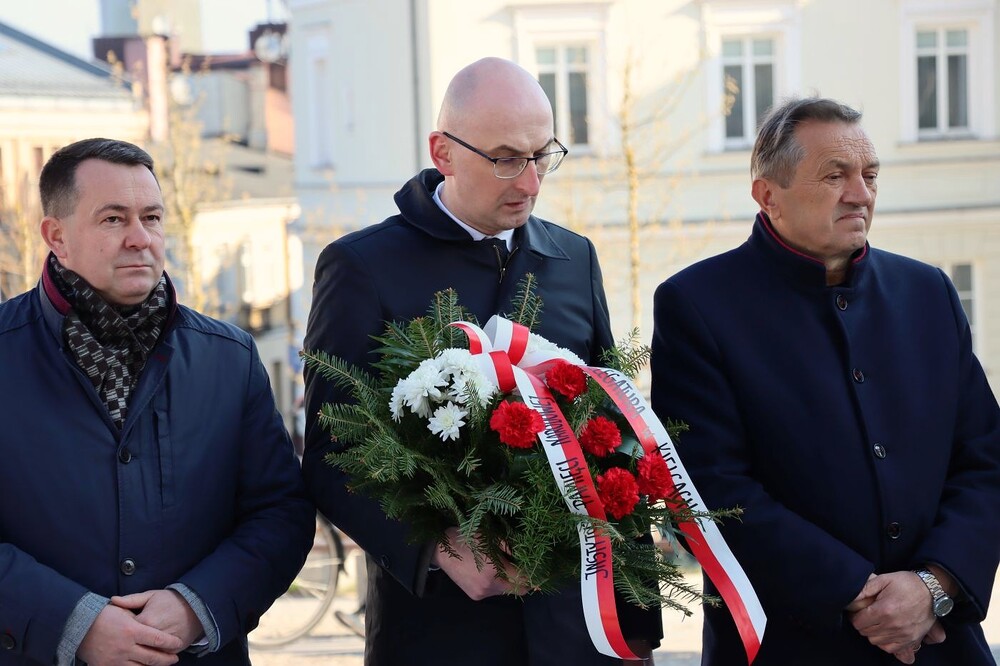 16. rocznica katastrofy smoleńskiej. W Kielcach upamiętniono ofiary. Fot. Dorota Klusek (IPN)