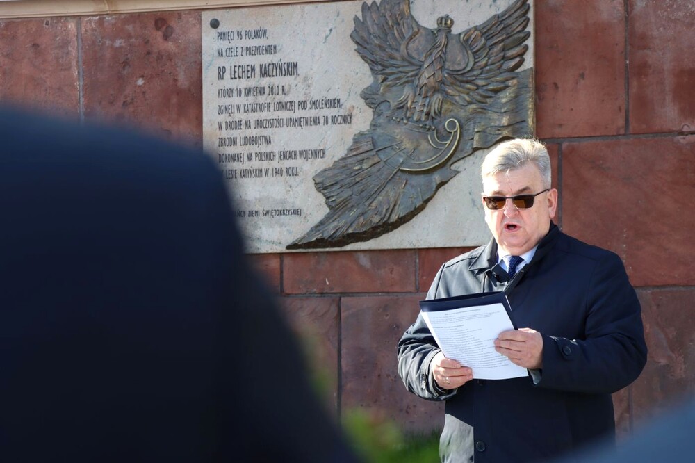 16. rocznica katastrofy smoleńskiej. W Kielcach upamiętniono ofiary. Fot. Dorota Klusek (IPN)