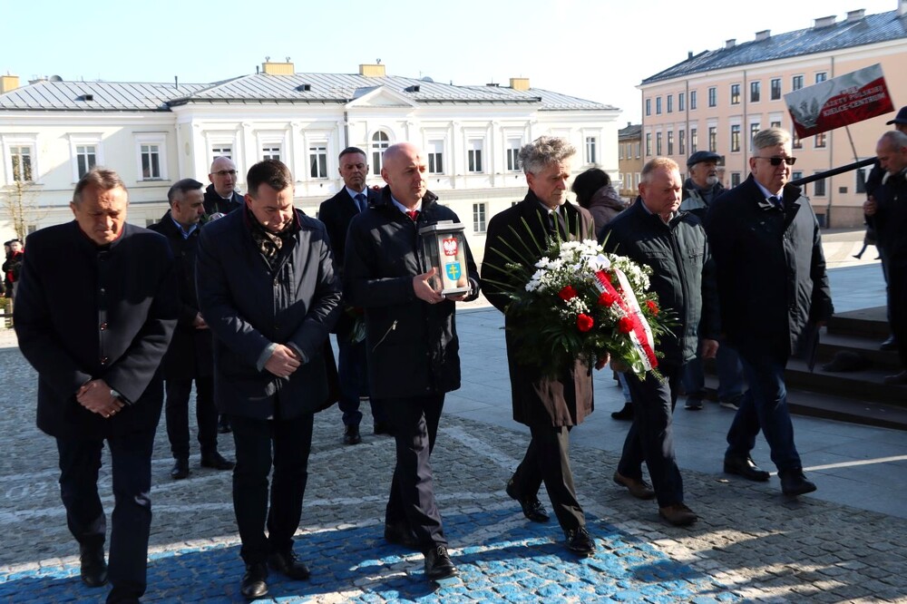 16. rocznica katastrofy smoleńskiej. W Kielcach upamiętniono ofiary. Fot. Dorota Klusek (IPN)