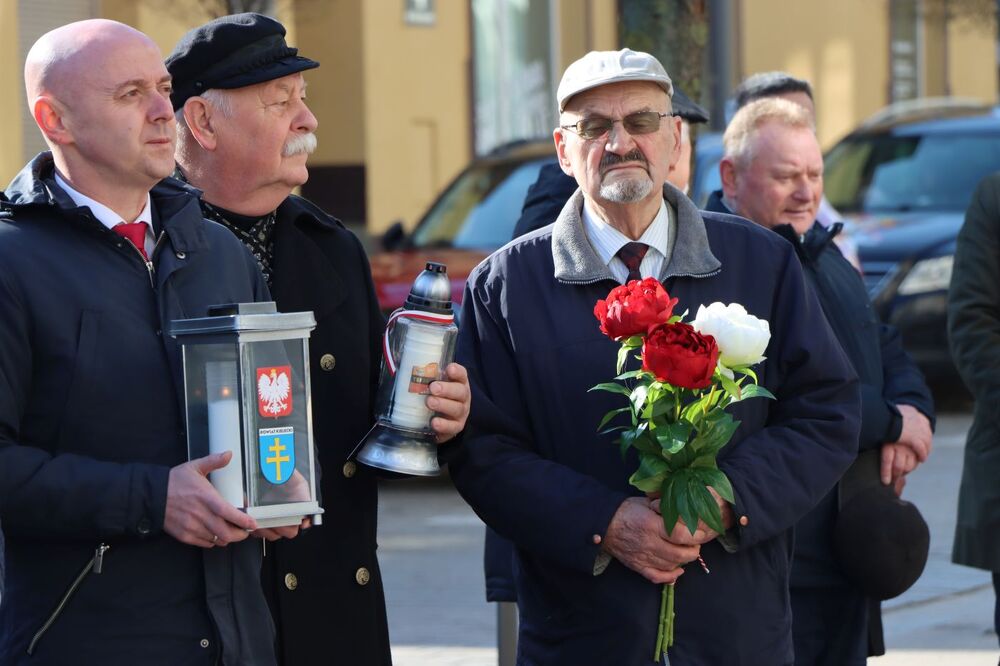 16. rocznica katastrofy smoleńskiej. W Kielcach upamiętniono ofiary. Fot. Dorota Klusek (IPN)