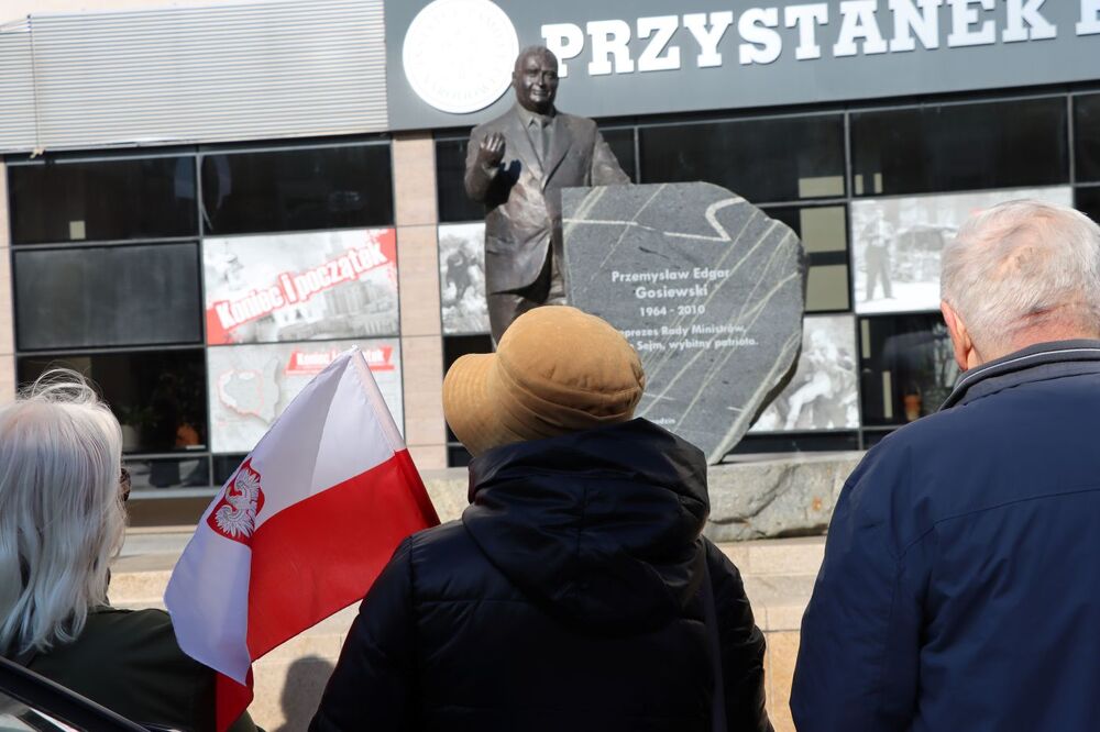 16. rocznica katastrofy smoleńskiej. W Kielcach upamiętniono ofiary. Fot. Dorota Klusek (IPN)