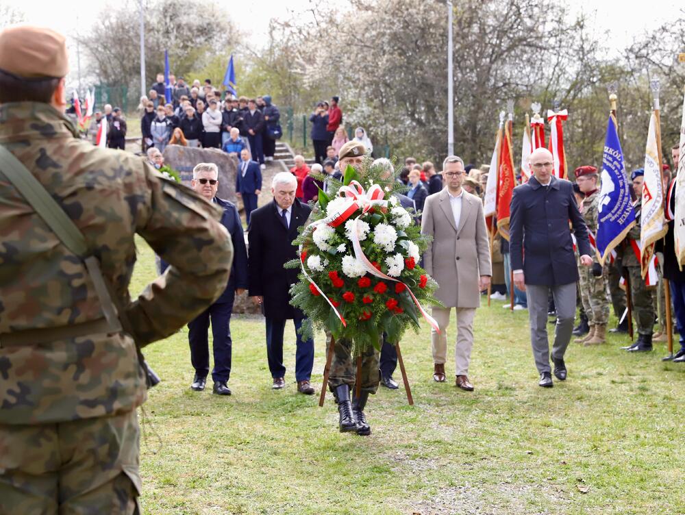 Ulicami Kielc przeszedł Marsz Katyński. Fot. IPN Kielce