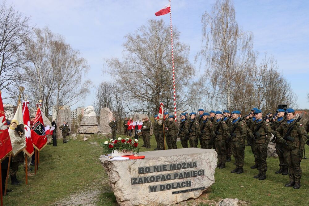 Ulicami Kielc przeszedł Marsz Katyński. Fot. IPN Kielce