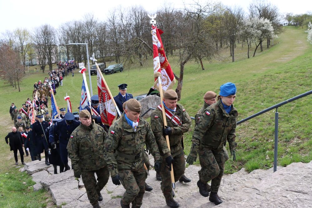 Ulicami Kielc przeszedł Marsz Katyński. Fot. IPN Kielce