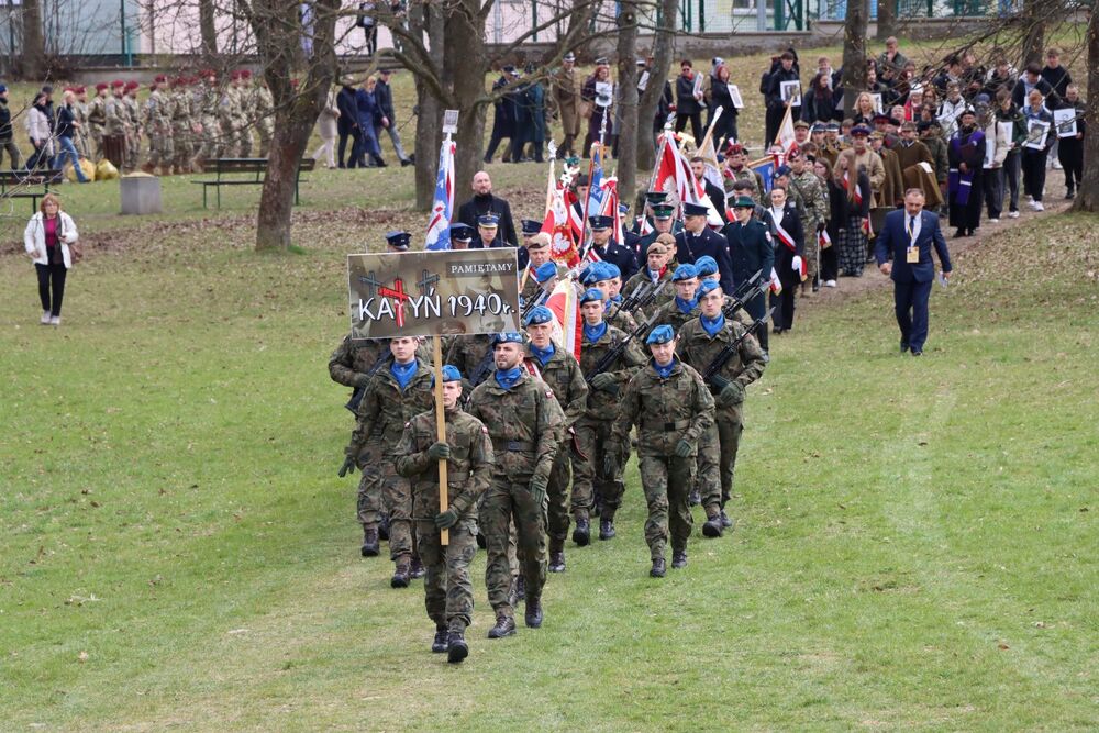 Ulicami Kielc przeszedł Marsz Katyński. Fot. IPN Kielce