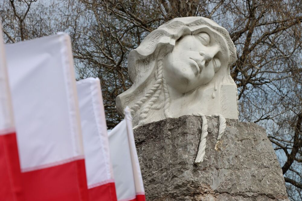 Ulicami Kielc przeszedł Marsz Katyński. Fot. IPN Kielce